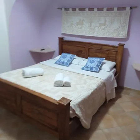 לינה וארוחת בוקר Daillu 3*